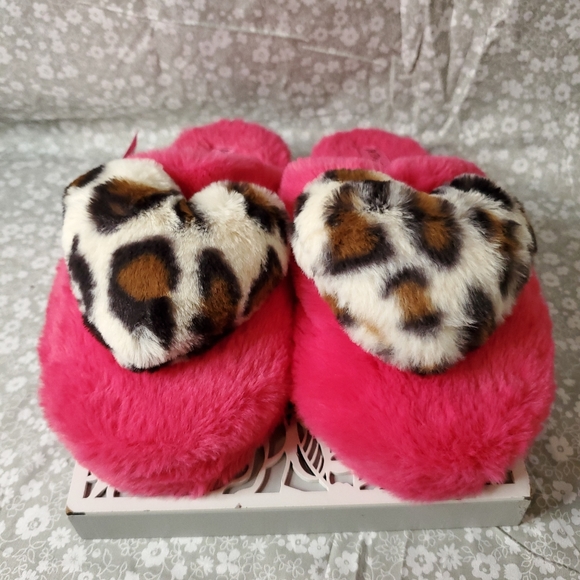 Betsey Johnson Faux Fur Slippers Scuffs *FIRM* - Picture 1 of 10